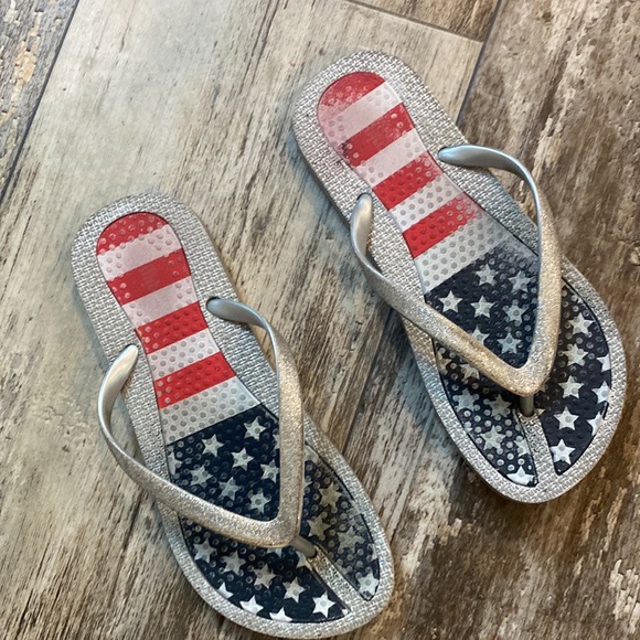 AMERICA USA JULY 4TH FLIP FLOPS GIRLS 3/4 SANDALS RED WHITE BLUE - Picture 3 of 5